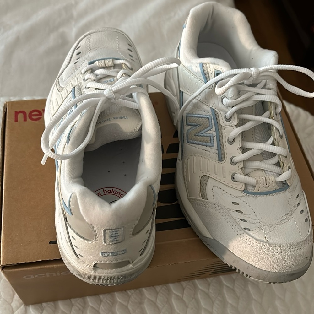 TENNIS SHOES